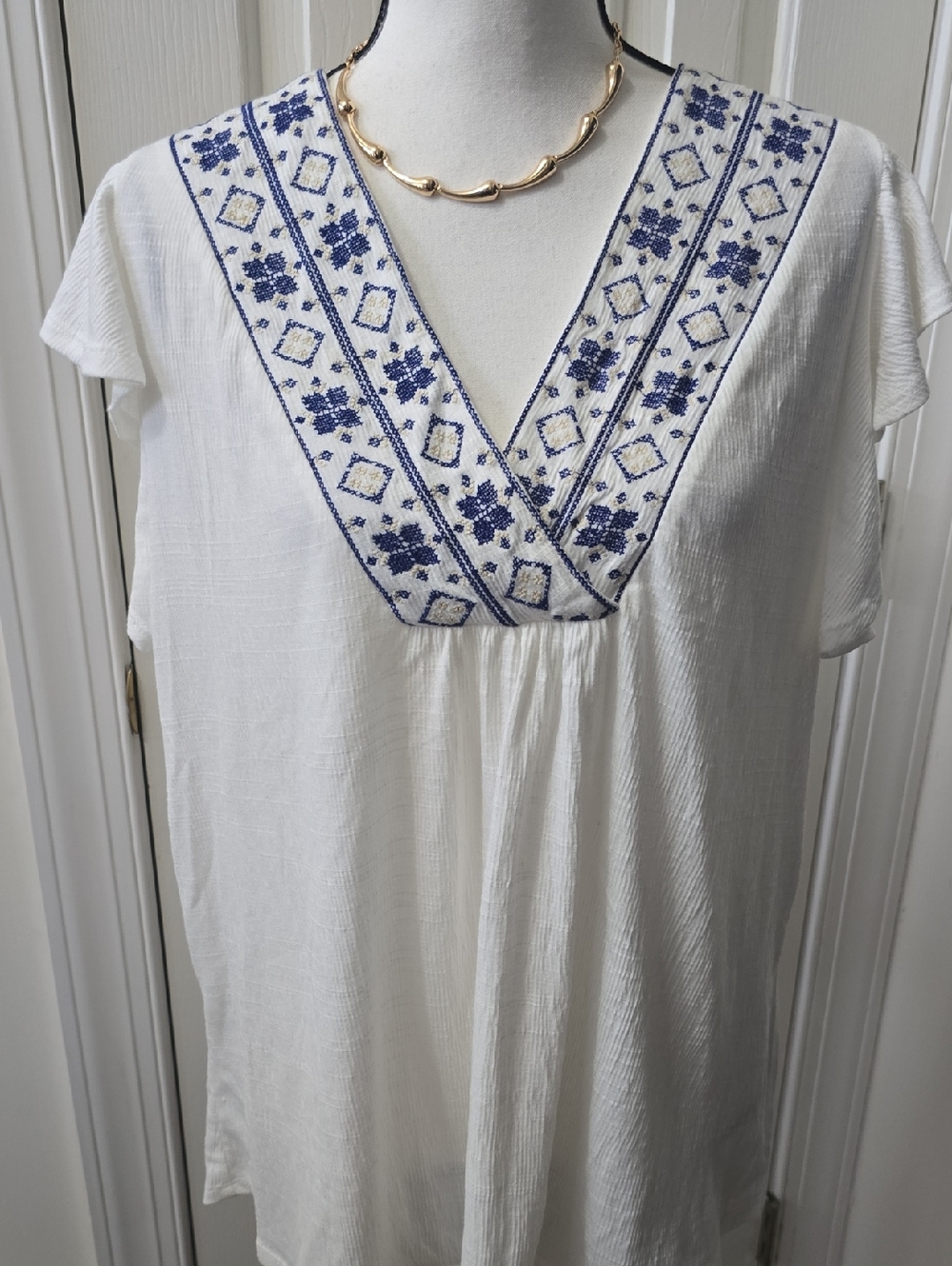 ABOVE & BEYOND BRAND WOMEN'S PLUS SIZE WHITE V-NECK RUFFLED SLEEVES TOP SIZE 3X